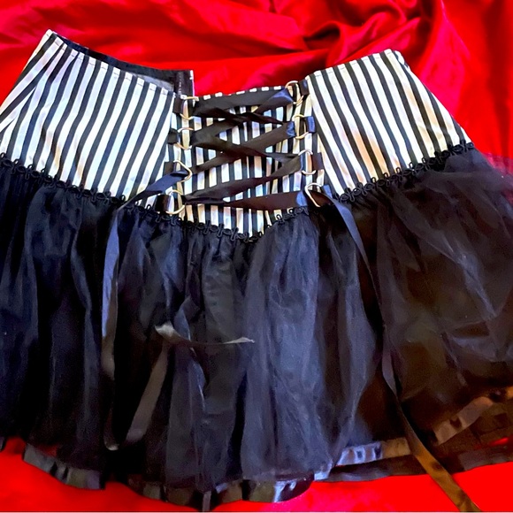 Goth Designer Jeannie Nitro Striped Black & White Tulle Skirt - Picture 1 of 6